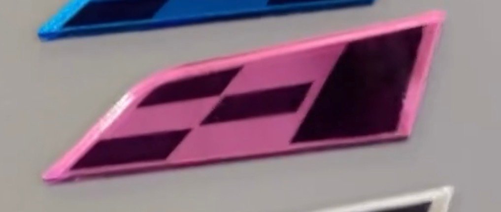 insignia cupra bandera rosa (anderpeci)